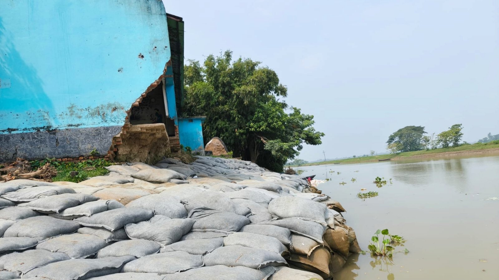 মদনে বিদ্যালয় রক্ষা প্রকল্পে অনিয়মের অভিযোগ