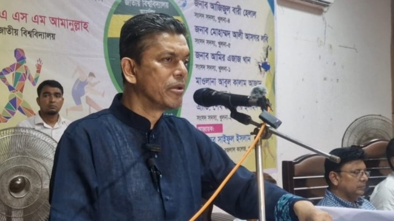 পেশিশক্তি নয়, জ্ঞান দিয়ে আদর্শ প্রতিষ্ঠা করতে হবে: হুইপ বকুল
