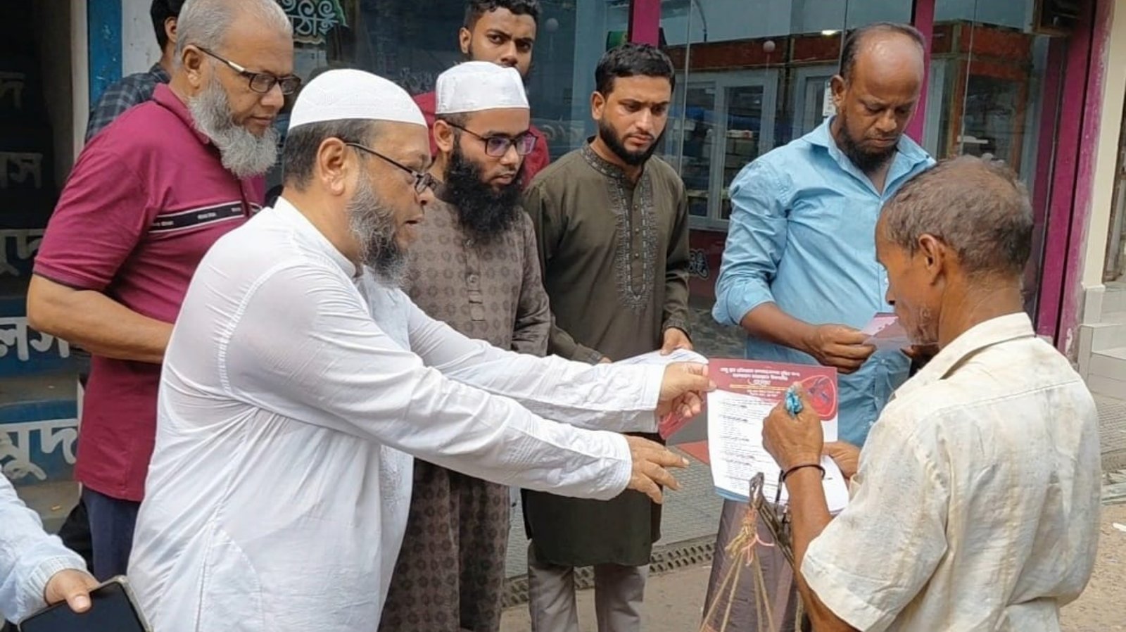 ডেঙ্গু প্রতিরোধে মৌলভীবাজারে জামায়াতের লিফলেট বিতরণ